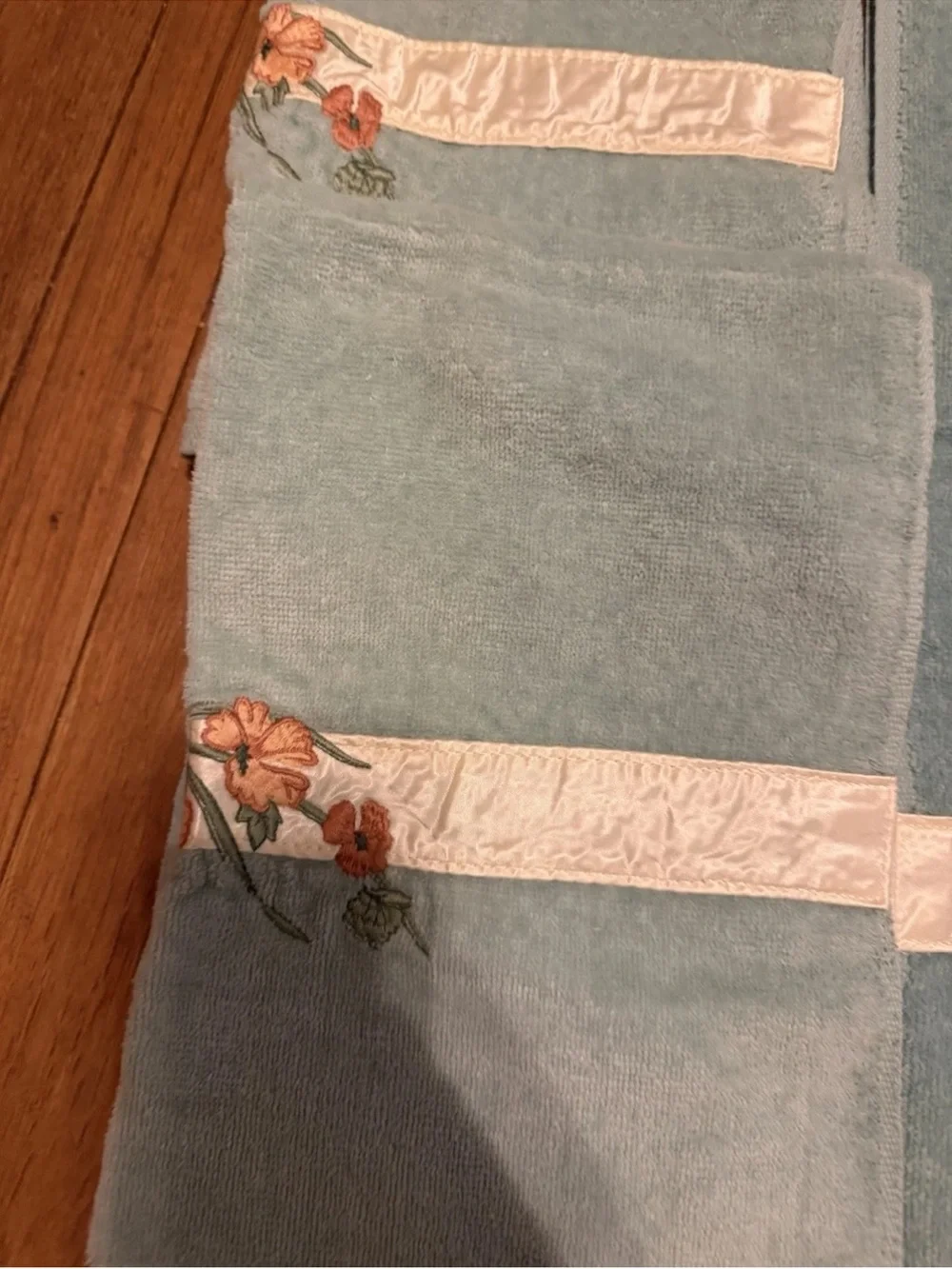 Vintage Saturday Knight Ltd Bath Towel and Two Hand Towels